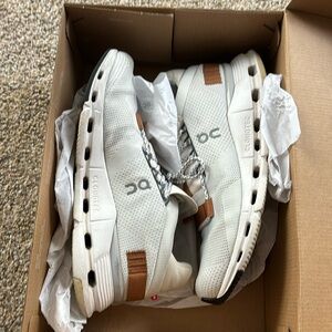 Woman’s cloud nova size 10